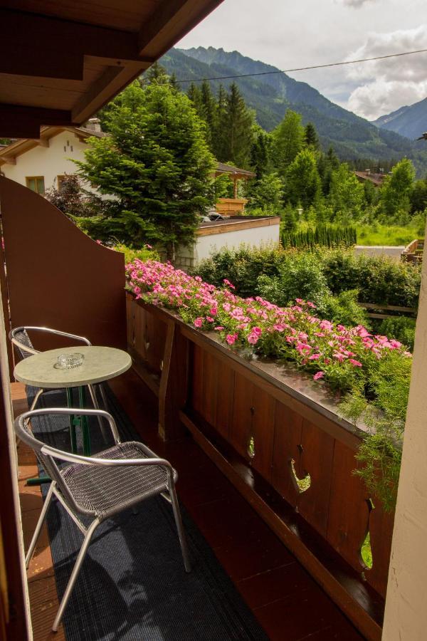 Haus Josef Bed and Breakfast Mayrhofen Exteriör bild