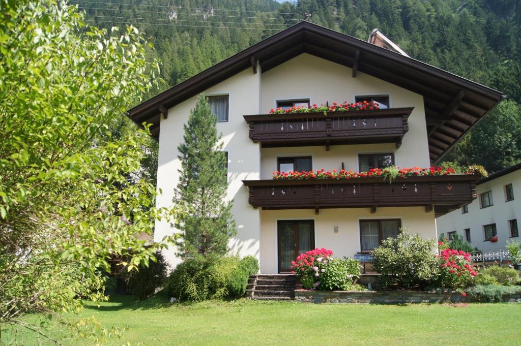 Haus Josef Bed and Breakfast Mayrhofen Exteriör bild