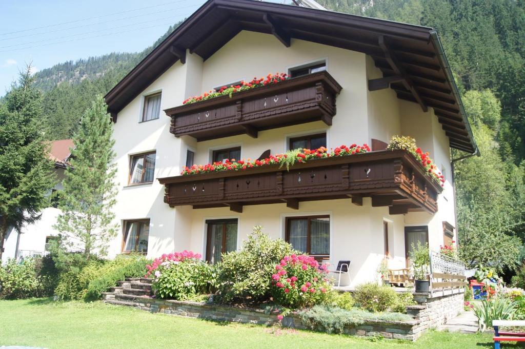 Haus Josef Bed and Breakfast Mayrhofen Exteriör bild