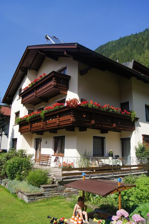Haus Josef Bed and Breakfast Mayrhofen Exteriör bild